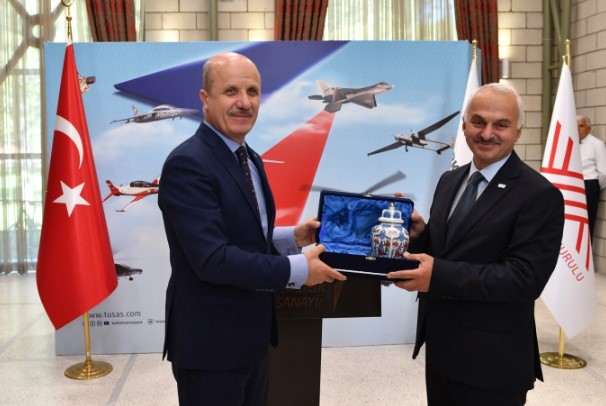 Foto - MMU ve Hürjet için imzalar atıldı