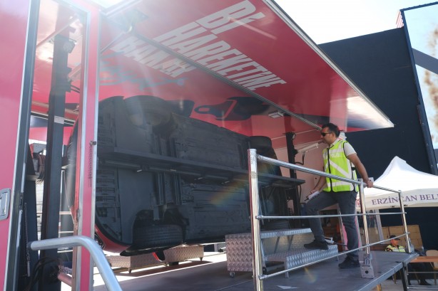 Foto - Mobil trafik eğitim tırında emniyet kemerinin önemi simülasyon ile anlatıldı