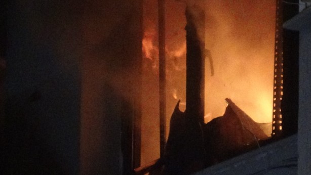 Foto - Mobilya atölyesinde korkutan yangın! Alevlere teslim oldu