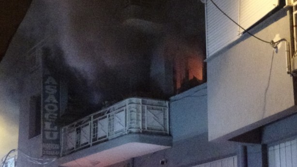 Foto - Mobilya atölyesinde korkutan yangın! Alevlere teslim oldu