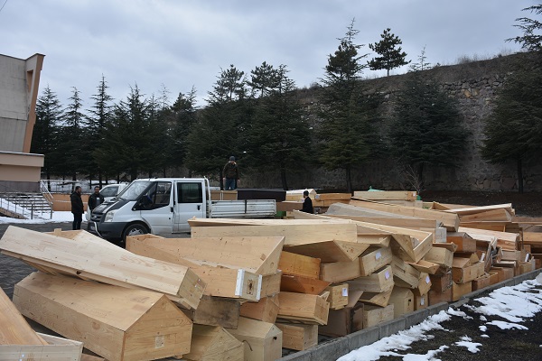 Foto - Mobilyacıların en zorlu mesaisi! Binlerce tabut hazırlandı