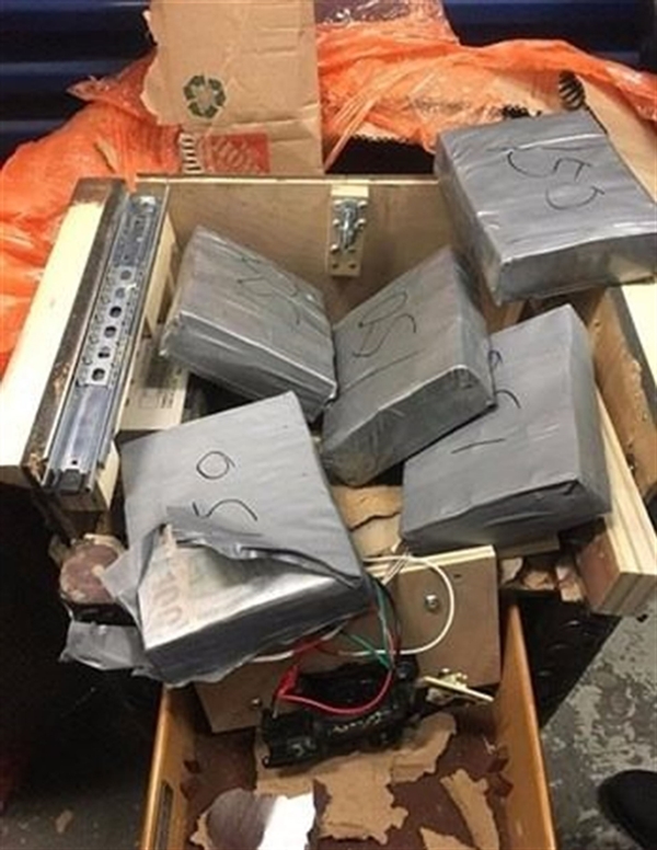 Foto - Mobilyaların içinden bakın ne çıktı!