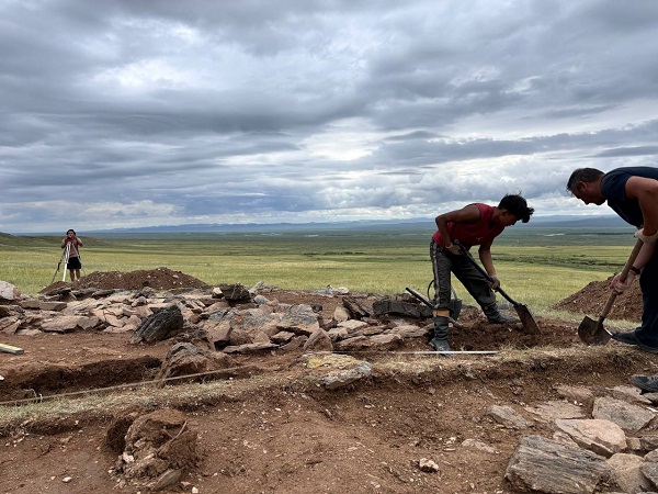 Foto - Moğol ve Türk arkeologlardan mezar kazısı 