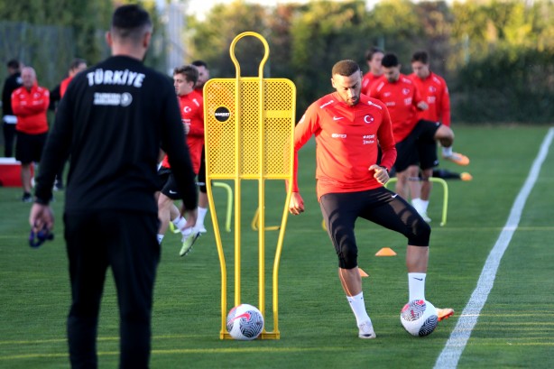 Foto - Montella’dan şok uyarı: Türkiye alarma geçmeli, zamanı gelince bakarız!