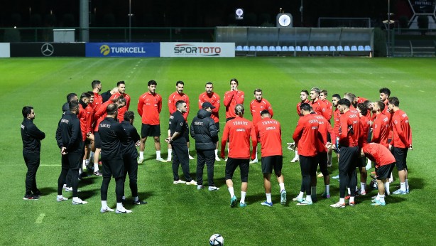 Montella'nın yüzüne söyledi: Gruplara kaldık, bana gerek yok! 2 yıldızı kadrodan çıkardı