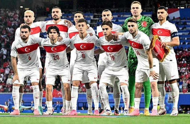 Foto - Montellaya ağır sözler söylemişti… Dev zafer sonrası Milli Takım paylaşımı yaptı! Mustafa Sandal'a tepki yağdı