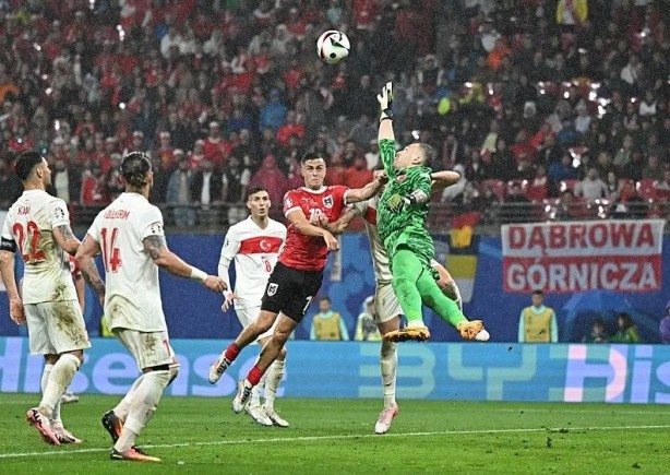 Foto - Montellaya ağır sözler söylemişti… Dev zafer sonrası Milli Takım paylaşımı yaptı! Mustafa Sandal'a tepki yağdı