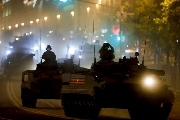 Foto - Moskova'da asker sokağa indi! Ne var ne yok yığdılar