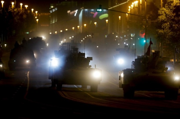 Foto - Moskova'da asker sokağa indi! Ne var ne yok yığdılar