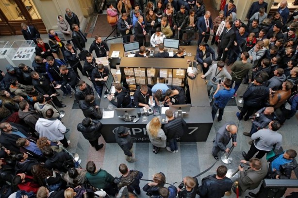 Foto - Moskova’da iPhone 7 izdihamı