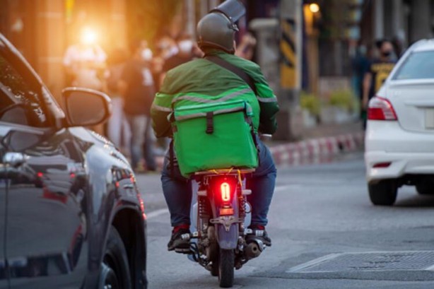 Foto - Moto kuryelerin geliri dudak uçuklattı! "Yok artık daha neler" diyeceksiniz