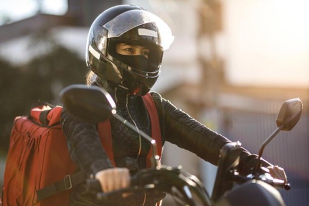 Foto - Moto kuryelerin geliri dudak uçuklattı! "Yok artık daha neler" diyeceksiniz