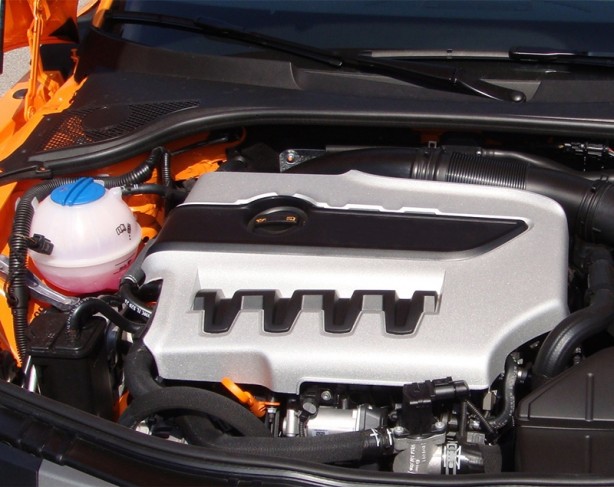 Foto - Motorun yağ yaktığını anlamak bu kadar basit! Madde madde anlattık…