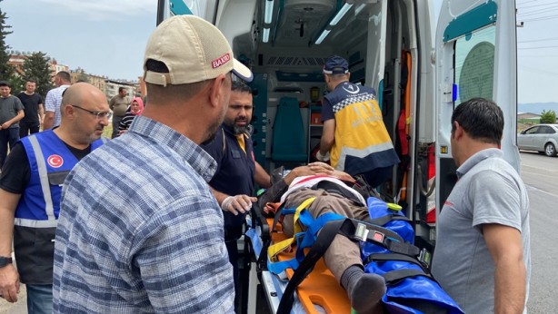 Foto - Motosiklet, AFAD aracıyla çarpıştı