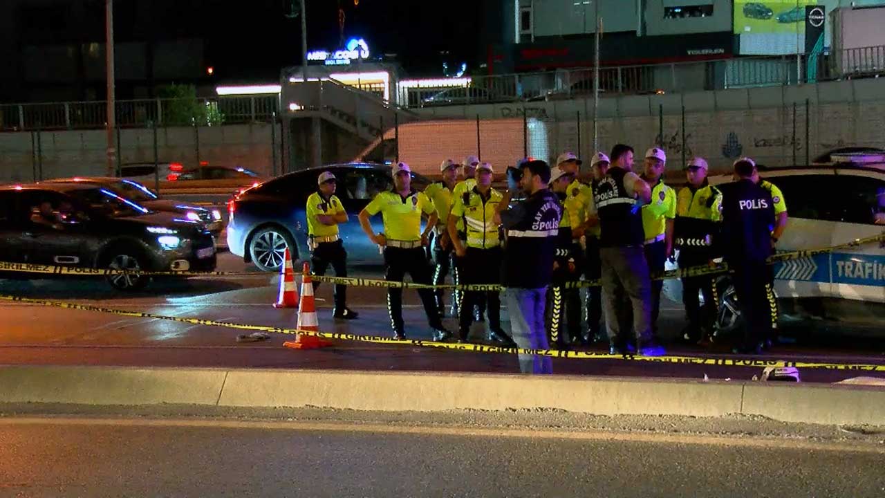Motosiklet aydınlatma direğine çarptı! 2 kişi hayatını kaybetti
