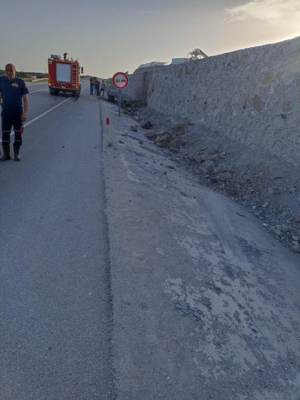 Foto - Motosiklet duvara çarparak alev aldı, sürücüsü hayatını kaybetti