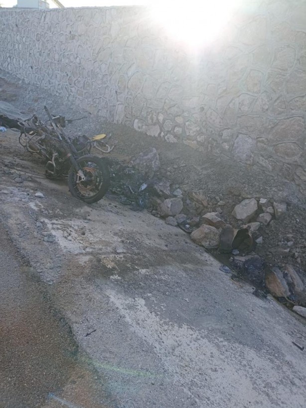 Motosiklet duvara çarparak alev aldı, sürücüsü hayatını kaybetti