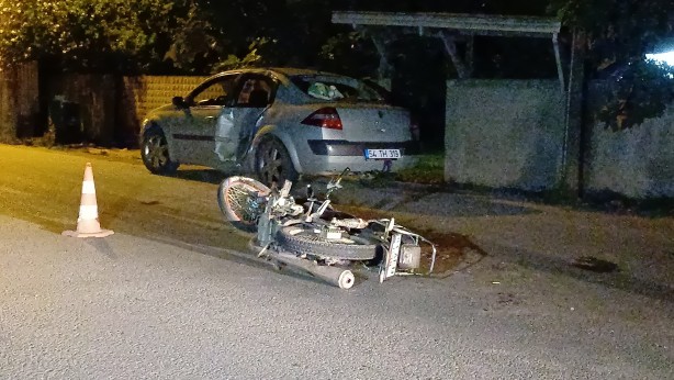 Foto - Motosiklet ile otomobil çarpıştı