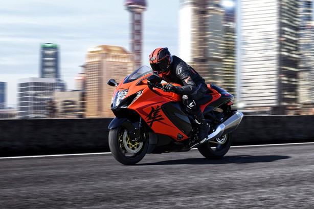 Foto - Motosiklet severlere müjde! Ödüllü marka 25. yıl özel modeliyle Türkiye yollarında! 