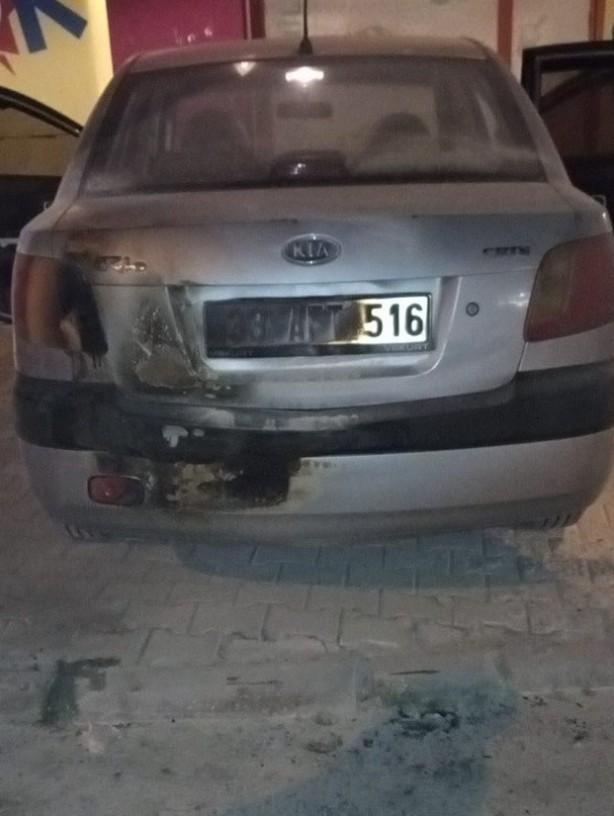 Foto - Motosiklet sokak ortasında alev alev yandı