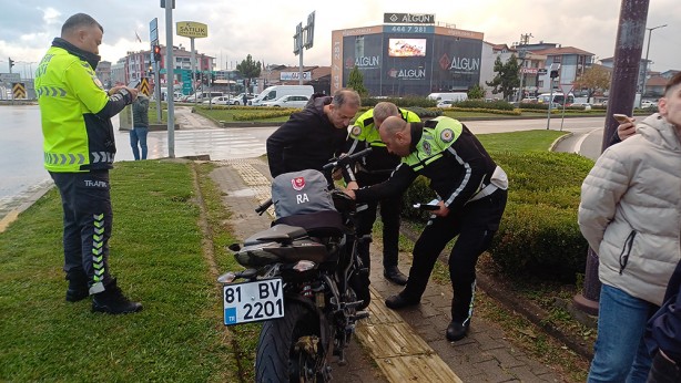 Foto - Motosiklet sürücüsü tam düzenbaz çıktı! Öyle bir ceza yedi ki!