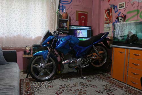 Foto - Motosikletini salona park ediyor! Türkiye'de sadece 1 tane var