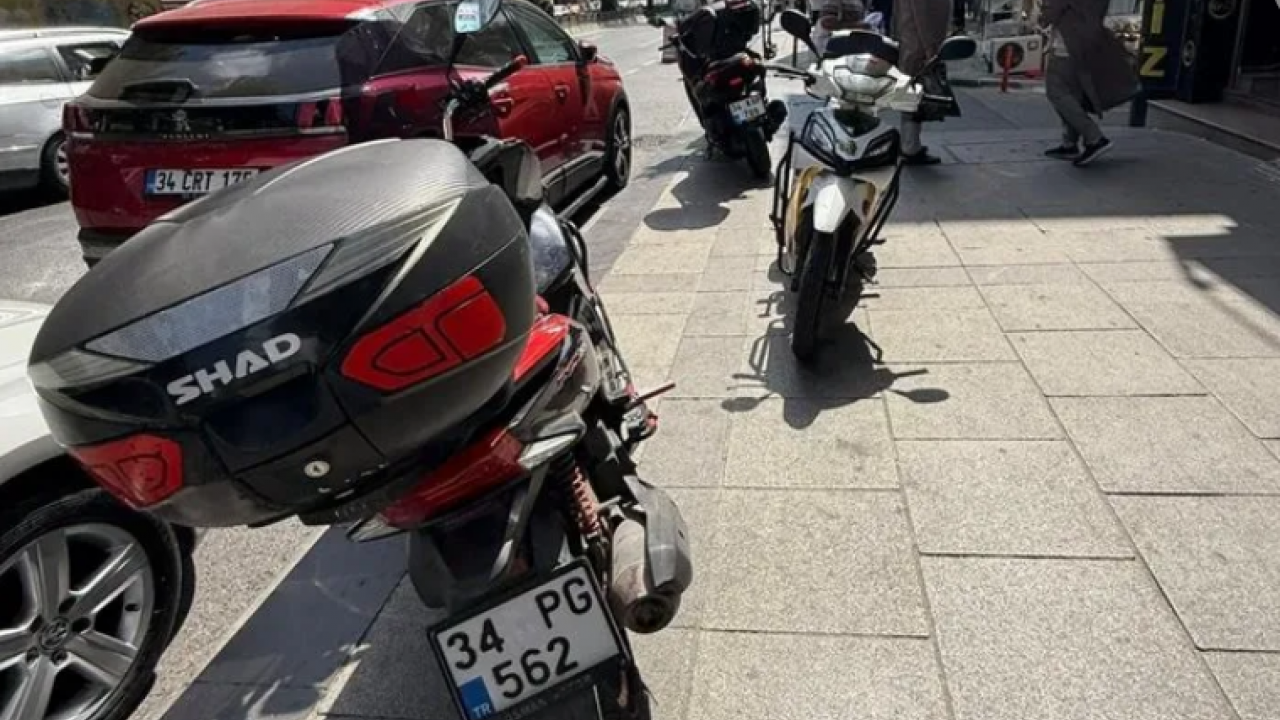Foto - Motosikletler trafiği felç etti! Motosikletliler hiçbir kural tanımıyor mu?