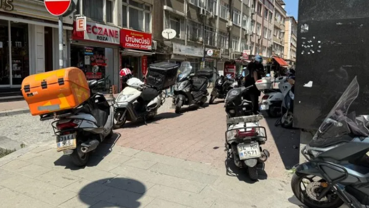 Foto - Motosikletler trafiği felç etti! Motosikletliler hiçbir kural tanımıyor mu?