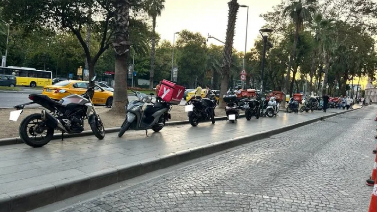 Foto - Motosikletler trafiği felç etti! Motosikletliler hiçbir kural tanımıyor mu?