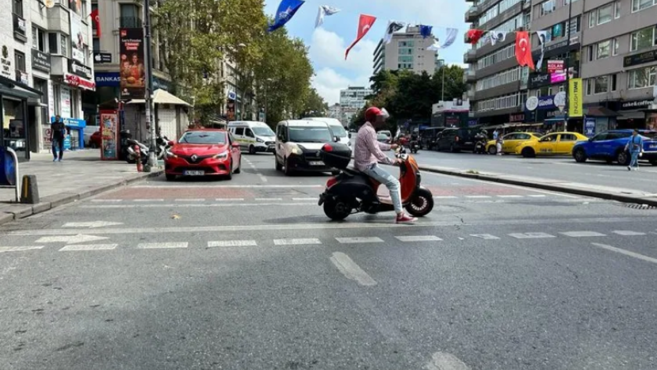 Foto - Motosikletler trafiği felç etti! Motosikletliler hiçbir kural tanımıyor mu?
