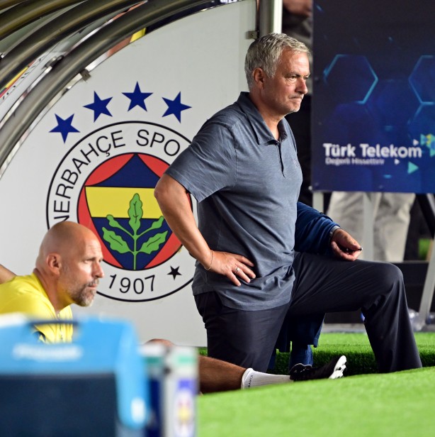 Foto - Mourinho gerçekten bunu yapacak mı? Taraftarlar büyük heyecanla bekliyor! Kadıköy'de yer yerinden oynayacak