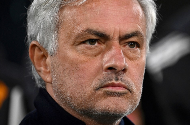 Mourinho karşısında tamamen köşeye sıkıştı! Gözler Ali Koç'un açıklayacağı isimde... Fenerbahçeliler şaşkın...