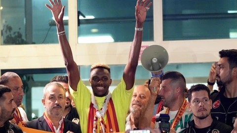 Foto - Mourinho'dan Galatasaray'ın yeni transferi Osimhen için şok sözler: İtalya'da buna göz yumuyorlar