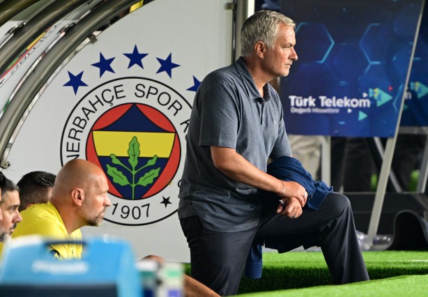 Foto - Mourinho'nun çizdiği iki Fenerbahçeli için olay iddia! Kriz fışkırdıkça fışkırıyor artık… Bu olursa taraftar ne diyecek?