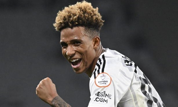 Mourinho'nun gözü Beşiktaşlı O ismin üzerinde! Bunu da yaparsa yer yerinden oynar Süper Lig’de…