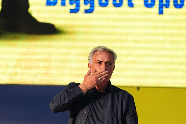 Foto - Mourinho’nun sırrı belli oldu artık! Lewandowski beklerken o isim ile ilgili son kararı duyurdular…