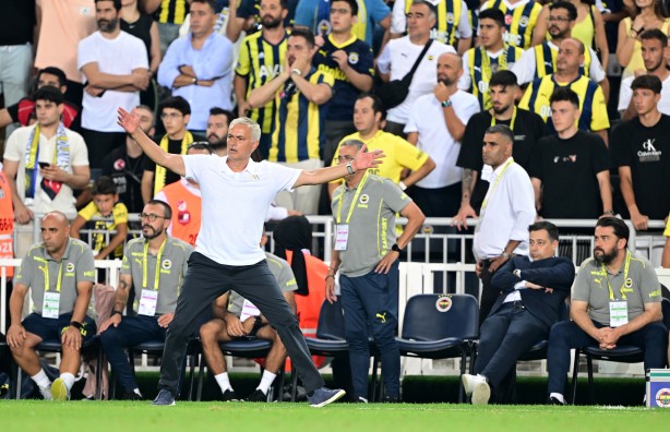 Foto - Mourinho'nun yeni gözdesi tüm Fenerbahçelileri ters köşe yapacak! Sağ kanat planı değişti, İrfan Can Kahveci kararı verildi