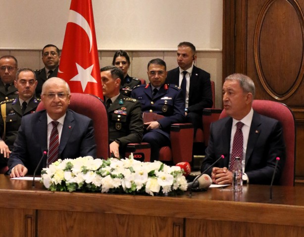 Foto - MSB'de bayrak değişimi!