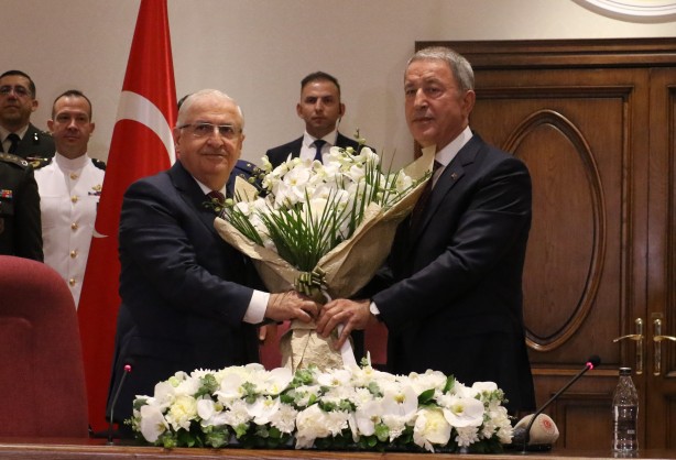 Foto - MSB'de bayrak değişimi!