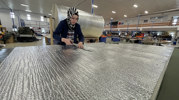 Foto - MSB'nin paraşüt üreten çalışanları depremzedeler için kolları sıvadı