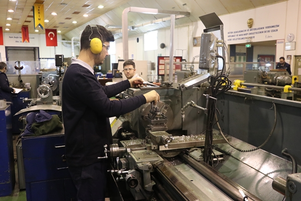Foto - MSB'nin paraşüt üreten çalışanları depremzedeler için kolları sıvadı
