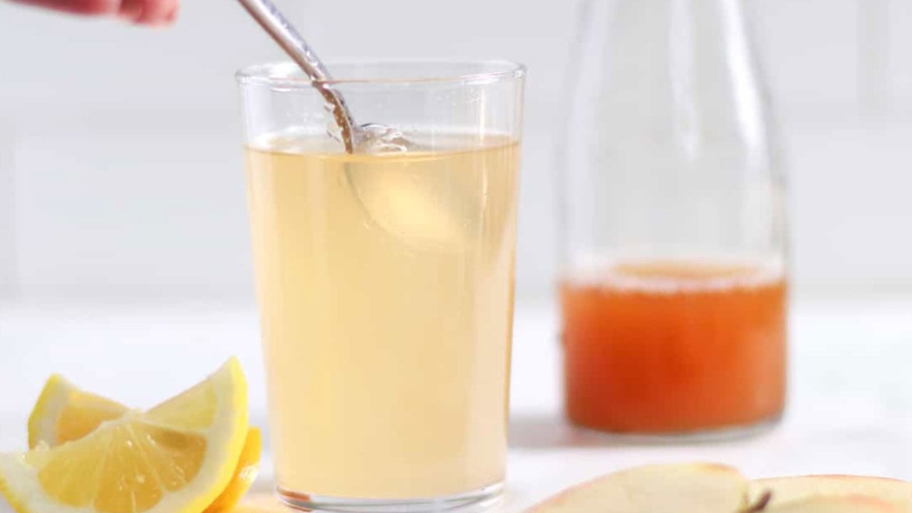 Mucize deniyor ama… Elma sirkesi ve limonlu su gerçekten ne kadar etkili?