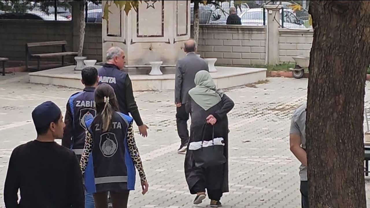 Foto - Mucizevi iyileşme cep telefonuna yansıdı! Zabıtayı gören dilencinin 'bel ağrısı' bir anda geçti!