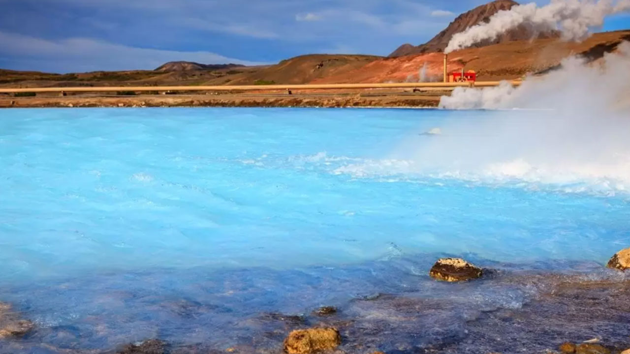 Foto - Mucur'da beyaz petrol fışkırmak üzere