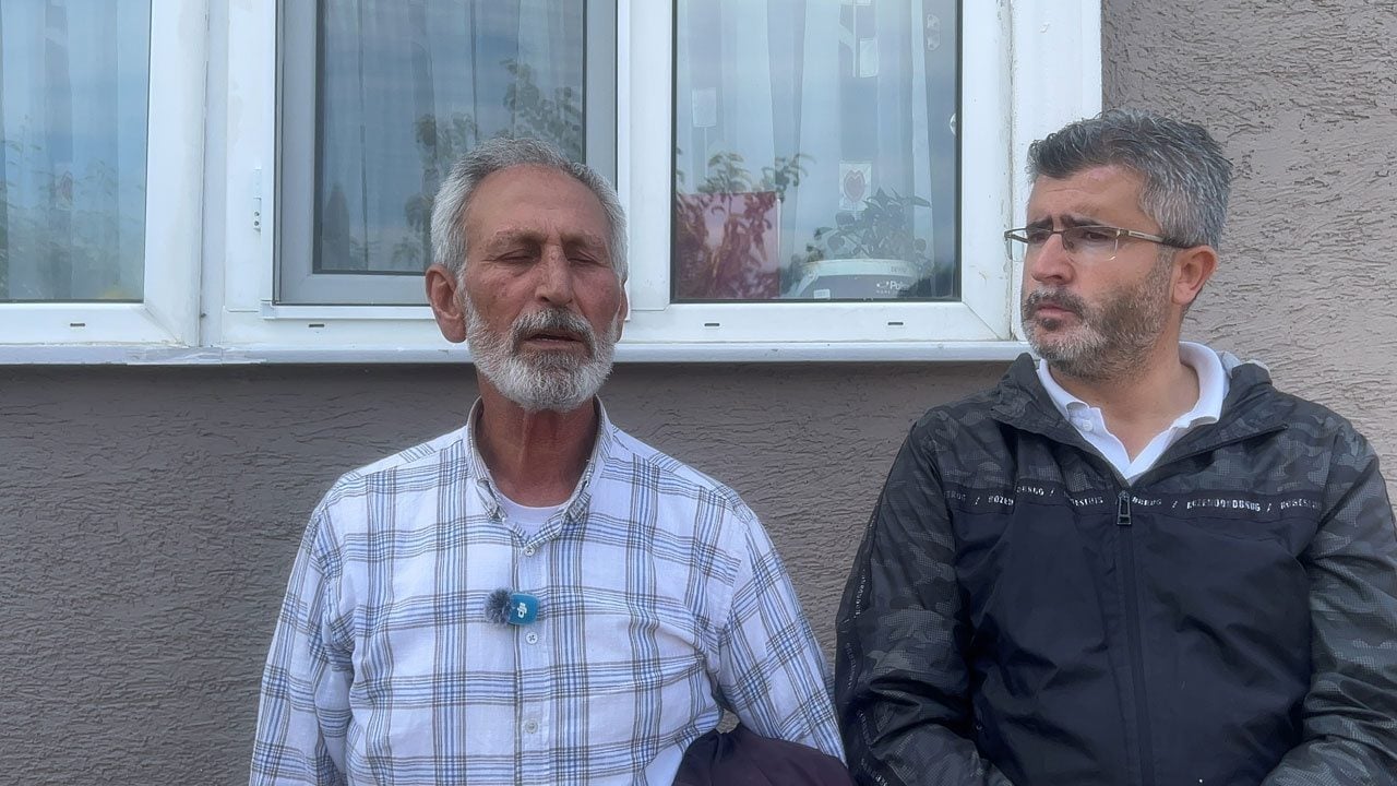Foto - Mudanya'da korkutan eylem! Evini yıktırmamak için çatıya çıktı