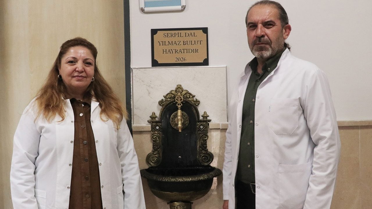 Müdür, öğrencilerine örnek olmak için okul koridoruna hayır çeşmesi yaptı