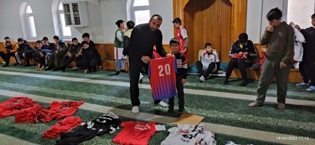 Foto - Müezzinin uygulaması takdir topladı! Çocuklara camiyi sevdirmek için üç ayda bir bunu yapıyor