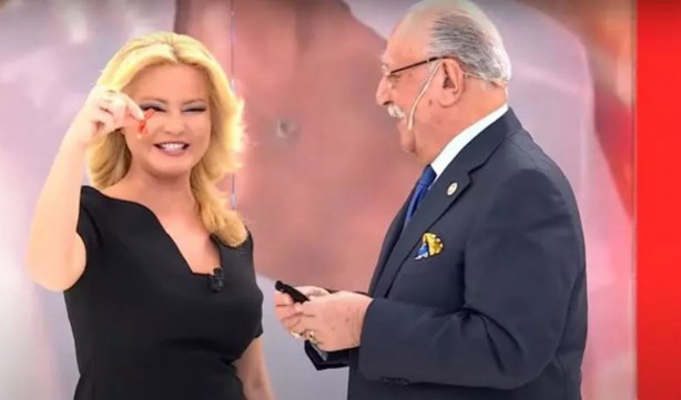 Foto - Müge Anlı'ya o isimden gelen hediyeyi görenler gözlerine inanamadı! Böylesi televizyon ekranlarında ilk kez yaşandı