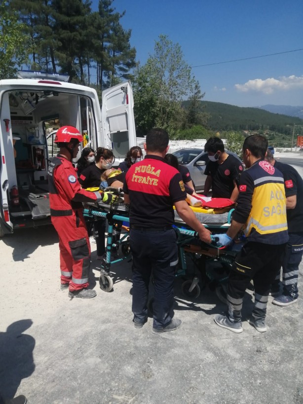 Muğla�da feci kaza! Ortalık can pazarına döndü Yeni Akit