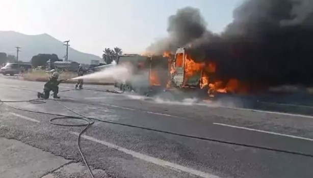 Muğla'da iki minibüs çarpıştı! Çok sayıda yaralı var